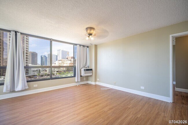 Building Photo - Available now!  2br/2ba/1pkg Condo in Royal Capitol Plaza in Kakaako