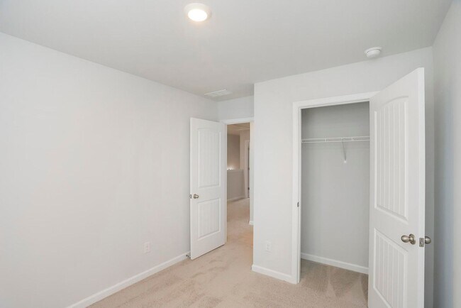 Building Photo - 250 Hazel Ln