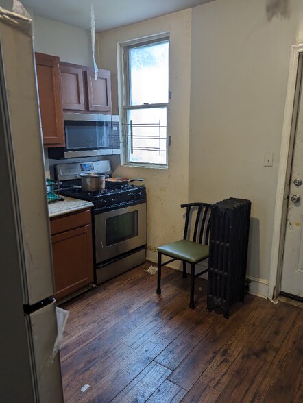 Building Photo - 2020 W North Ave