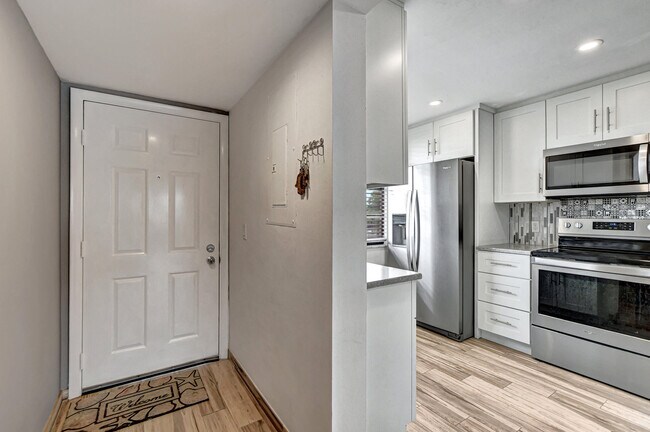 Building Photo - 6025 Balboa Cir