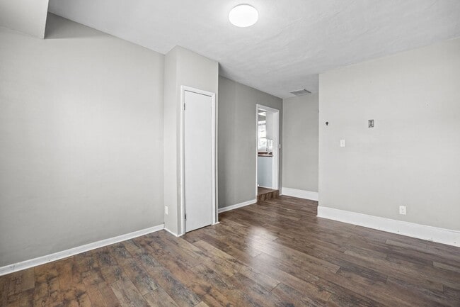 Building Photo - Charming Ranch Home Near Mt. Trashmore & Naval Bases