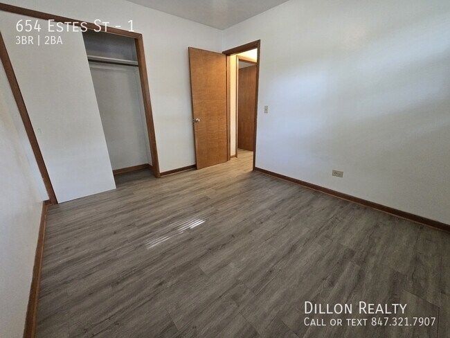 Building Photo - 654 Estes St