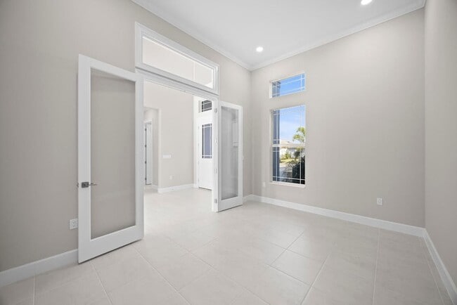 Building Photo - 5741 Beechnut Dr