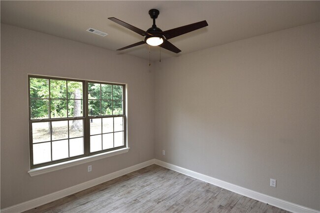 Building Photo - 21 Kirkcudbright Ln