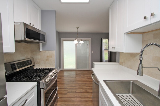 Building Photo - 652 Nantucket Way