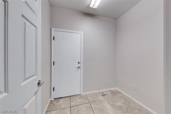 Building Photo - 2343 Schaeffer Hills Dr