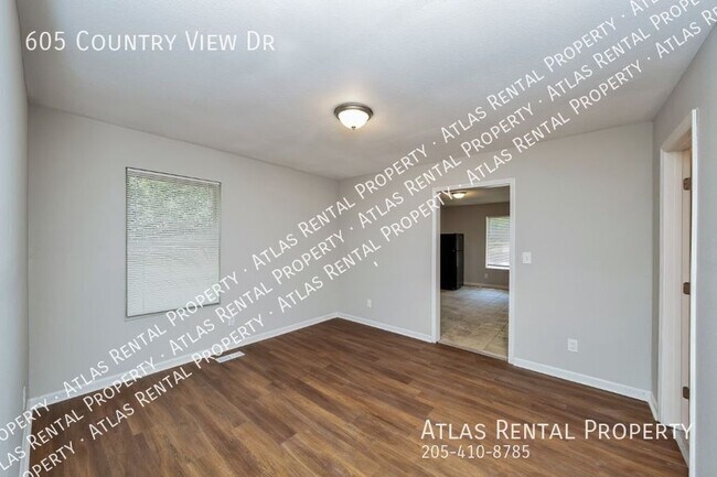 Building Photo - 605 Country View Dr NE