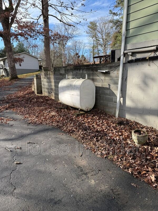 Building Photo - 436 Rowland Rd.