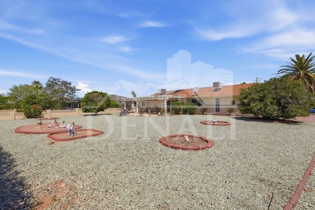 Building Photo - 9807 W Mockingbird Dr