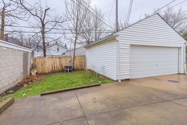 Building Photo - 3333 Desota Ave