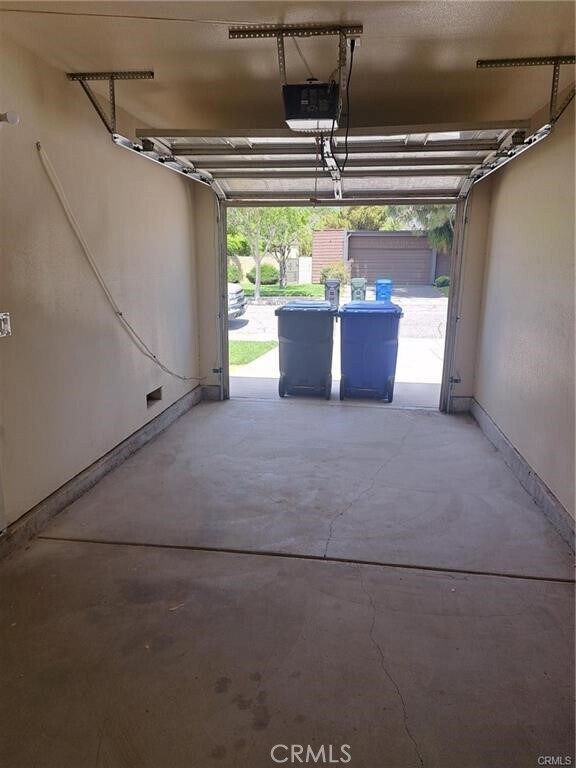 Building Photo - 3298 N Arrowhead Ave