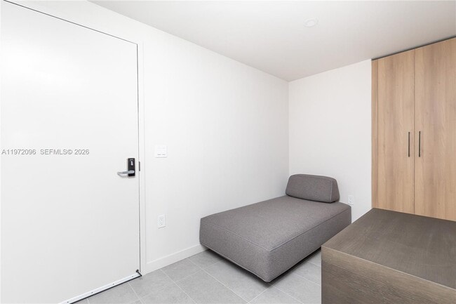 Building Photo - 121 NE 5th St