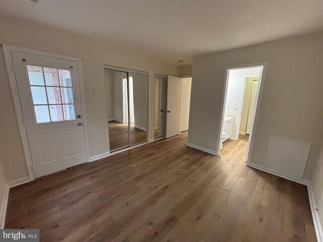 Building Photo - 18318 Streamside Dr