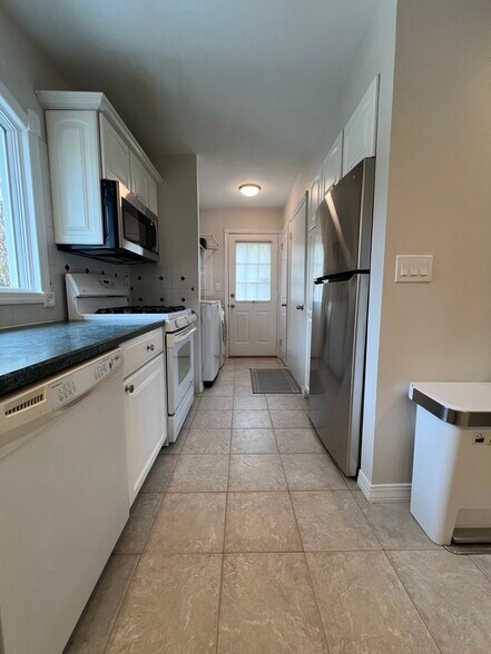 Building Photo - 169 S Plaisted Ave