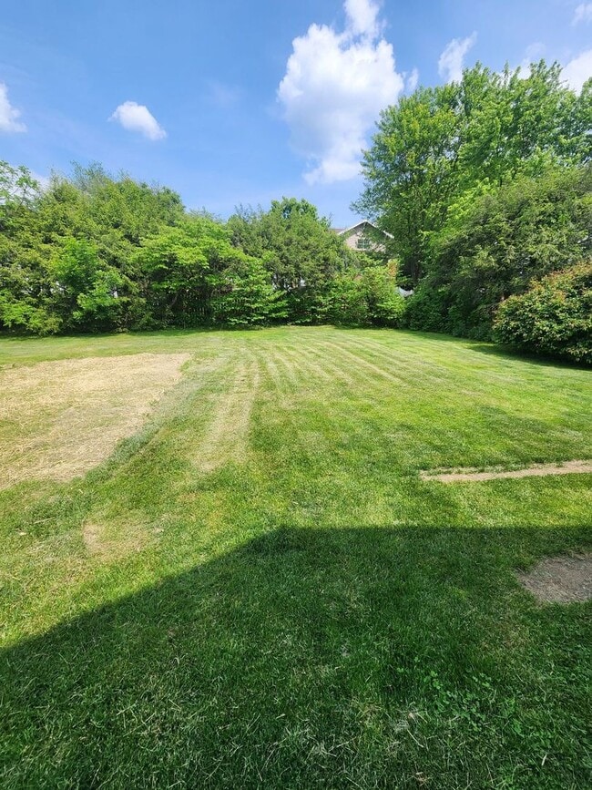 Building Photo - 3 Bed/2 Bath House Located in Suncrest Lawncare included - Available NOW