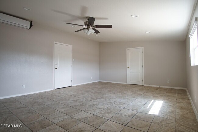 Building Photo - 6201 Tesuque Dr