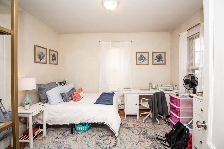 Building Photo - 66 Chestnut St