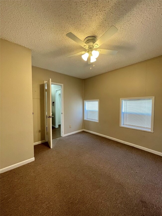 Building Photo - 1125 N Valderas St