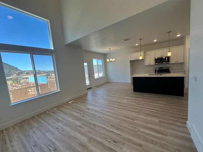 Building Photo - 5280 Acacia Dr