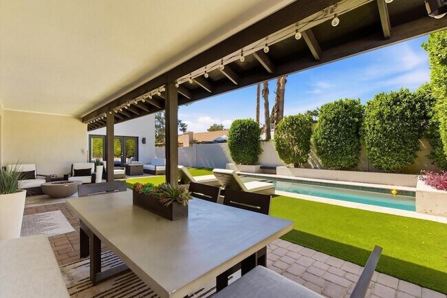 Building Photo - 8372 E San Salvador Dr