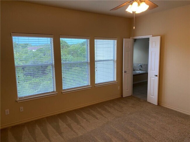 Building Photo - 2670 Crazyhorse Pass