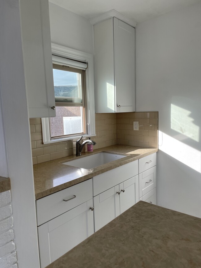 Kitchen - 24683 Woodward Ave