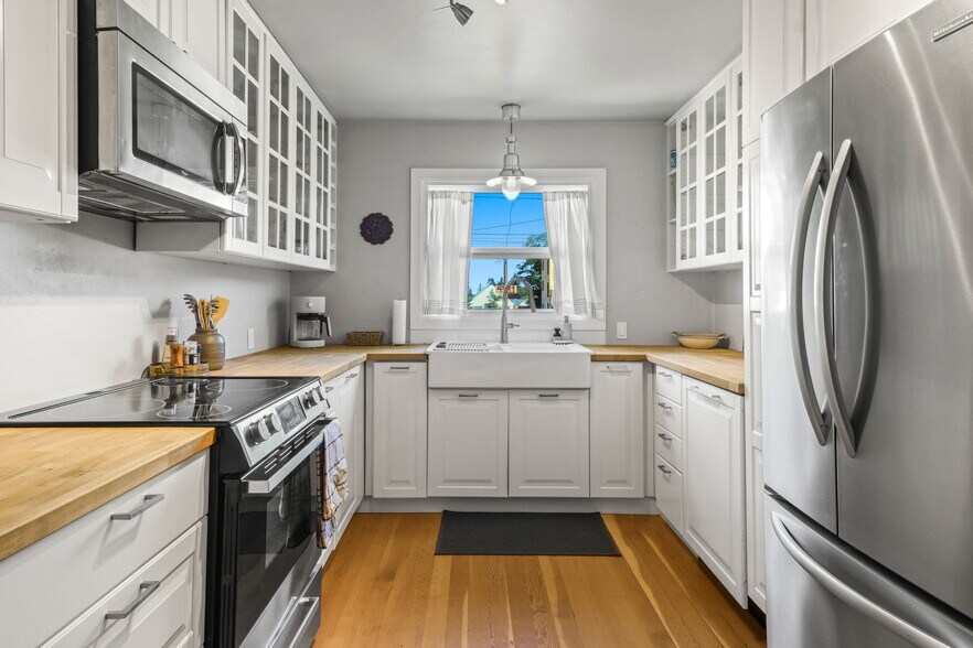 Building Photo - 4416 NE Prescott St