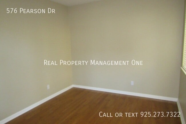 Building Photo - 576 Pearson Dr