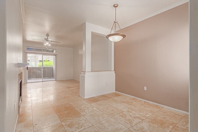 Building Photo - Beautiful 2 bedroom 2 bathroom first floor...