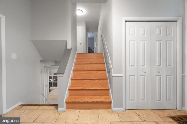 Building Photo - 5400 Woodlyn Ct