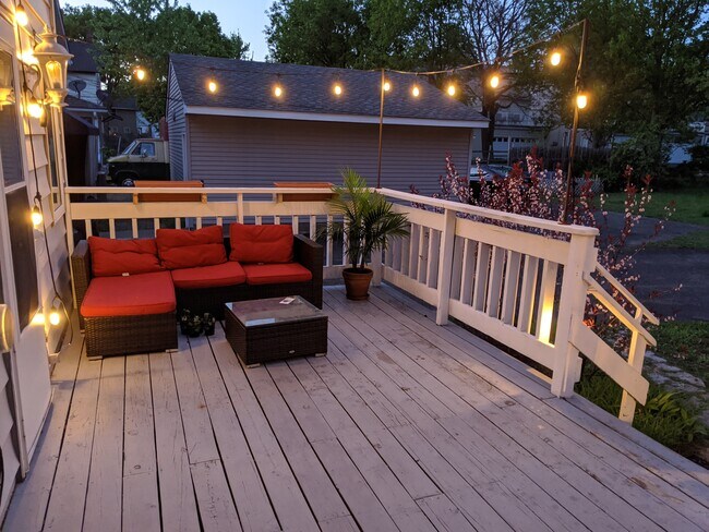 Building Photo - 2321 Quincy St NE