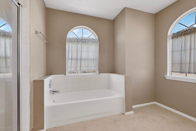 Building Photo - West Side 2/story 3 Bedroom 2.5 Bath 1605/sf 2/CG