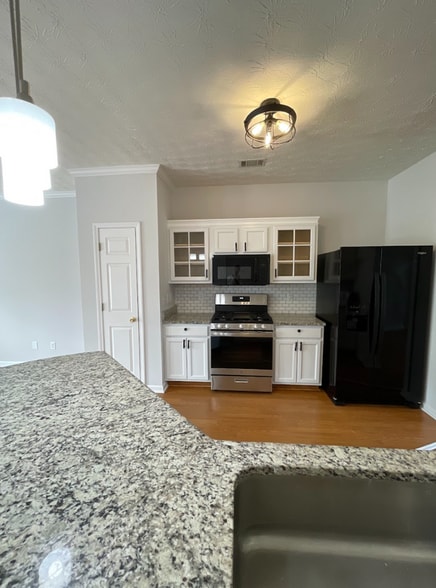 Building Photo - 660 Kenridge Way