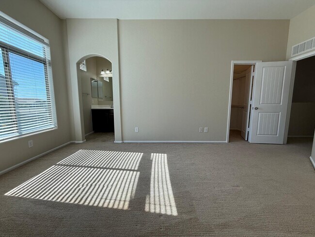 Building Photo - 2725 E Mine Creek Rd