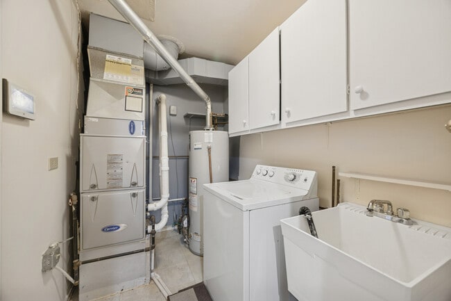 Building Photo - 21W225 Coronet Rd