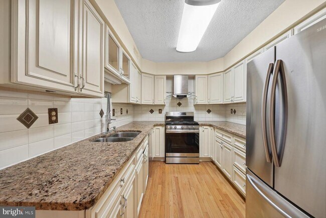 Building Photo - 153 Thoreau Dr