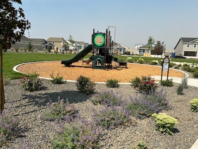 Building Photo - Beautiful 4 bed 2 Bath Home in Nampa