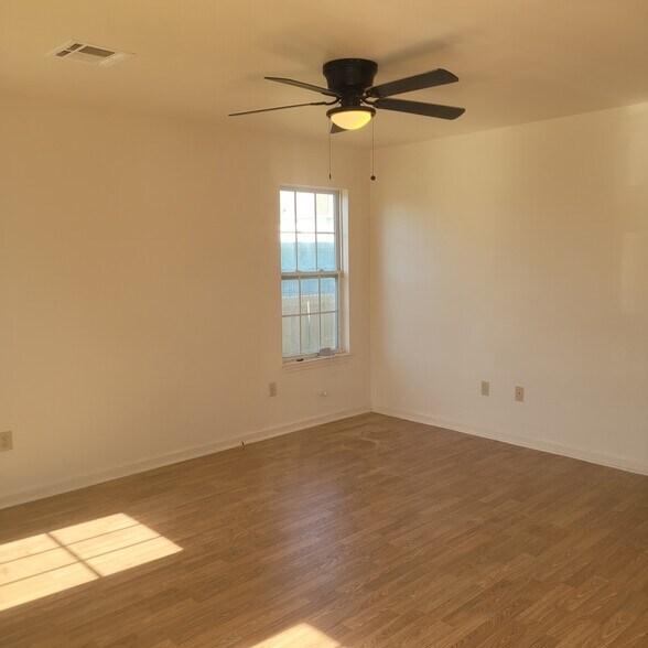 Building Photo - 3319 N Dorgenois St