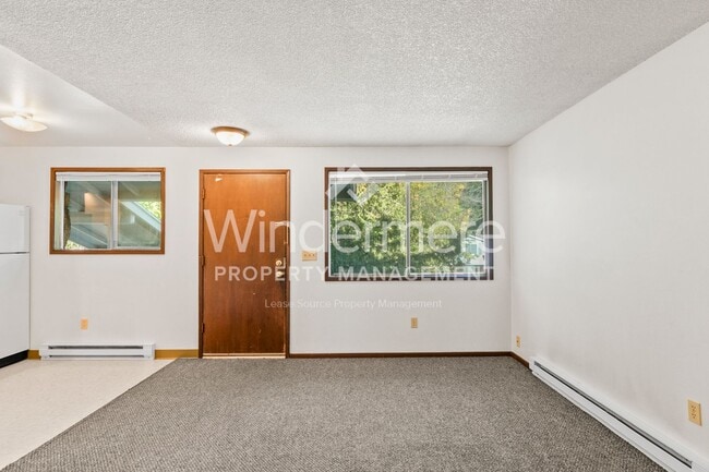 Building Photo - 3005 S Whipple Rd