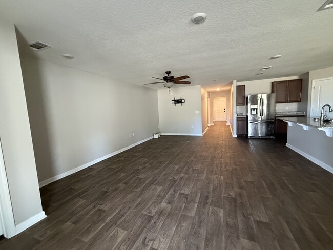 Building Photo - 1004 Limpkin St