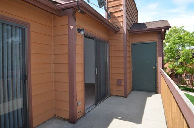 Building Photo - $500 OFF MOVE IN SPECIAL-  2BD/2BA with in unit washer/dryer