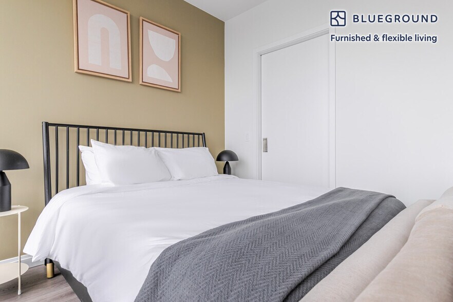 Building Photo - 1000 S Michigan Ave