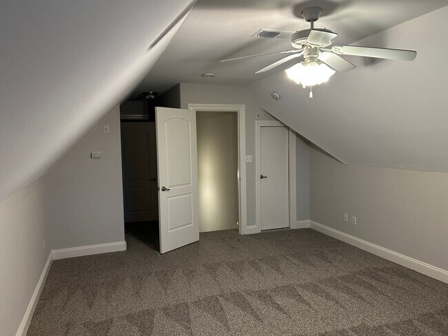 Building Photo - 3069 Roseleigh Dr