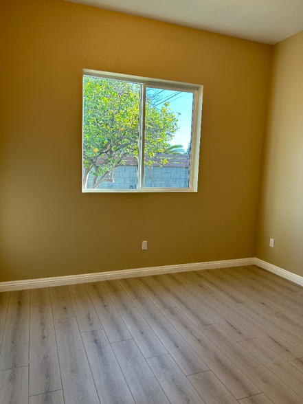 Building Photo - 201 S Mockingbird Ln