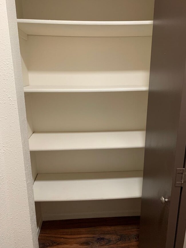 Building Photo - 3 Bdrm, 1 & 1/2 Ba | Muldoon & Tudor area | AVAILABLE NOW!!