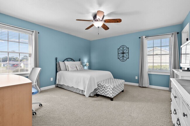 Building Photo - Four bedroom, 3 Bathroom with Bonus Room a...