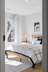 Building Photo - 693 Sutter St