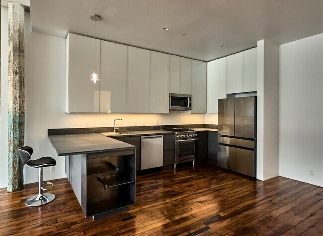 Building Photo - 520 State Rd