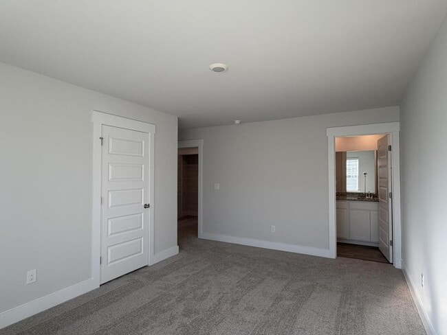 Building Photo - 105 S Grassland Rd