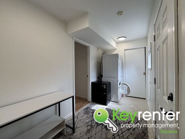 Building Photo - Classic north Tacoma neighborhood ADU unit with character!